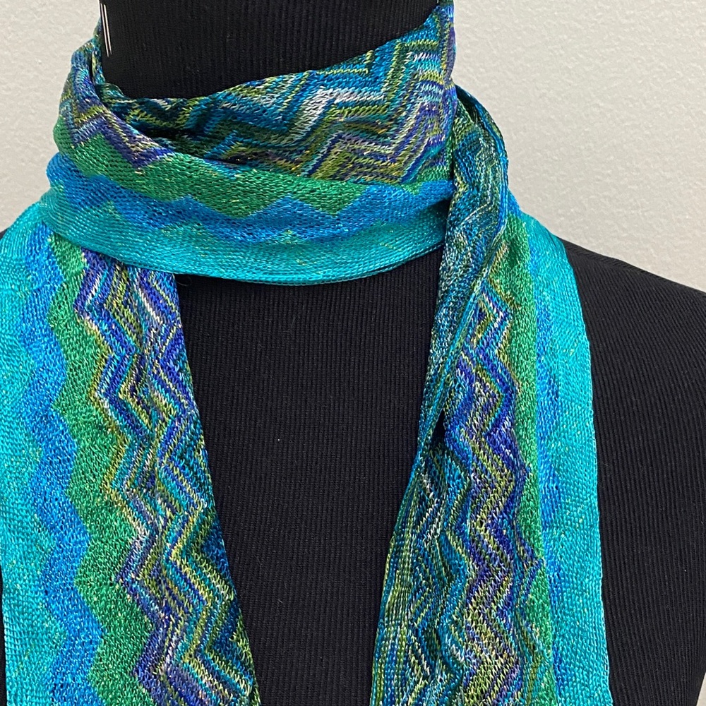 Multicolor Zigzag Pattern Scarf - image 1